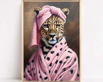 Leopard im Bademantel Badezimmer Kunstdruck Lustiges Leopard-Portrait Mode Wandkunst Schrullig veränderte Tierkunst Leopard Ästhetische Malerei