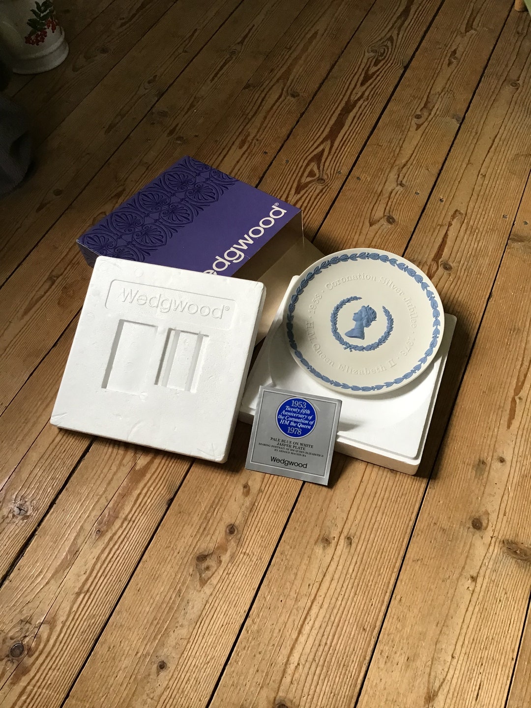  Jasper ware シルバージュビリー Reverse Blue on White Wedgwood Jasper Sliver Jubilee Plate