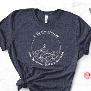 Sarah J Maas Etsy Maas, née le à new york, est une romancière et nouvelliste américaine de fantasy. sarah j maas etsy