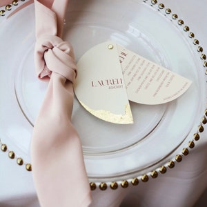 Menús de boda arqueados personalizados con tarjeta de presentación (muestra): envíe un mensaje para solicitar una cotización