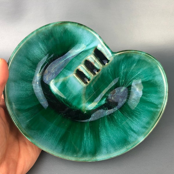 Blue Mountain Pottery Vintage Emerald Green Drip Glaze Ceramic Ashtray. Excellent Condition.