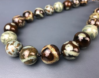 Beautiful Handmade Ceramic Kazuri Bead 18” Necklace. Made in Kenya.  MINT CONDITION.