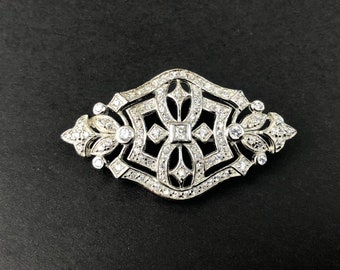 A Vintage Sterling Silver Edwardian-Style Filigree Brooch With Hand-Set Cubic Zirconias. MINT CONDITION