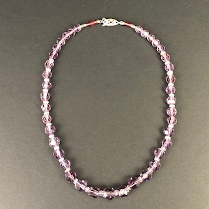 Collier ras de cou vintage en cristal VIOLET avec fermoir en argent sterling. 14,5 pouces de long.