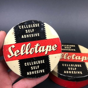 Juego de 2 latas de metal con cinta adhesiva de mediados de siglo de 3,75” y 2,8” de diámetro.