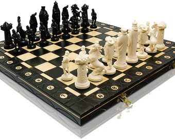 Master of Chess ANCIENT ARMIES Black & Gold Edition Schachspiel 41 cm / 16 Zoll Holzschachbrett Kunststoffteile für Erwachsene und Kinder (MITTELALTER)