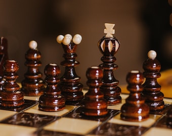 Jeu d’échecs en bois de charme brun grande perle XL 42cm / 16in Pièces d’échecs sculptées à la main échiquier avec ornements uniques cadeau | MAÎTRE D'ÉCHECS