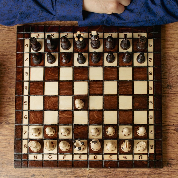 SUPERBE PERLE 35 cm/14" en bois d'échecs et de Dames Set pièces avec Burnt design! 