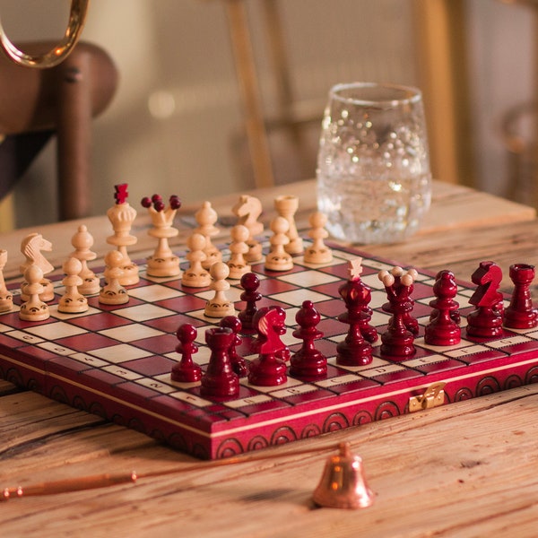 Jeu d'échecs en bois fait main rouge unique avec plateau PEARL 35cm / 13.8in jeu d'échecs en bois avec figurines d'échiquier jeu cadeau | Maître des échecs