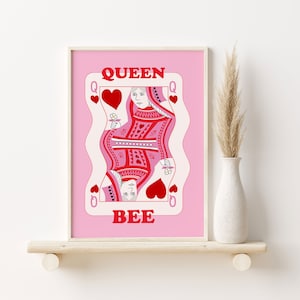 Impresión rosa y roja de moda, cartel de estilo retro, arte de pared lindo de la reina de corazones, arte de pared imprimible, decoración de dormitorio de muy buen gusto, impresión de arte estético