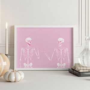 Trendig rosa Halloween-utskrivbar, rolig skelettväggkonst, söt Halloween-tryck, digital väggkonst, skeletttryck bild 2