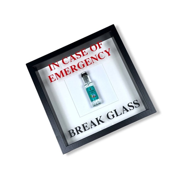 Wandbild/Bild „In Emergency Break Glass - Berliner Luft“ Wandschmuck Fun Spass Geschenk Schnaps Shot in schwarz