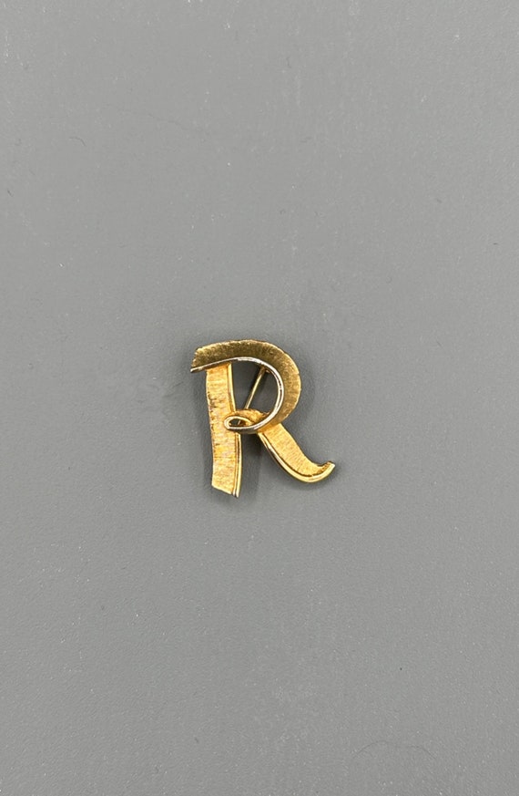 Vintage Engravable Plain Gold Tone Oval cufflinks. Stamped A on Back