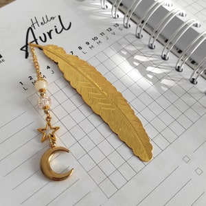 Metal bookmarks - Golden feather - Gold feather bookmarks - Bookmarks with pearls - Gold moon and star