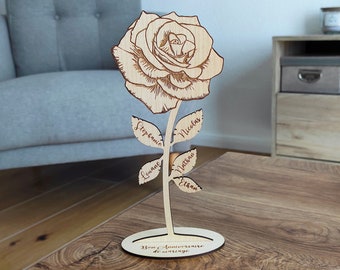 Ewige Holzrose zum Personalisieren mit Vornamen - Blumendekoration aus Holz - Holzrose zu Fuß mit anpassbaren Vornamen