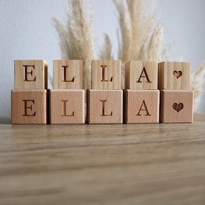 Cubo de madera personalizado - Cubo de madera con nombre - Cubos de madera con letras personalizados de 4 cm - Cubo de decoración para habitación de bebé - Bloque de madera para bebé