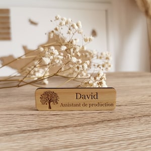100% customizable wooden magnetic badge - Text, font and pictogram - Customizable wooden job badge - badge with first name