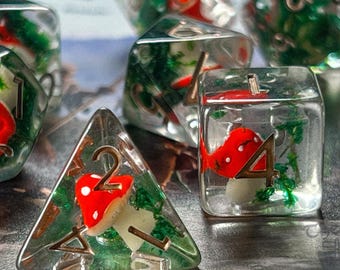 Mushroom Moss DnD Dice Set – Resin 7-Piece with Red Toadstool, Real Moss, Copper Numbers