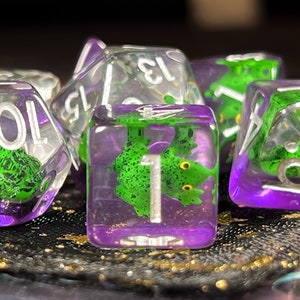 Poison Frog DnD Dice Set for Dungeons and Dragons | D20 TTRPG Polyhedral Dice Set | A Green Frog Inside Every Die!