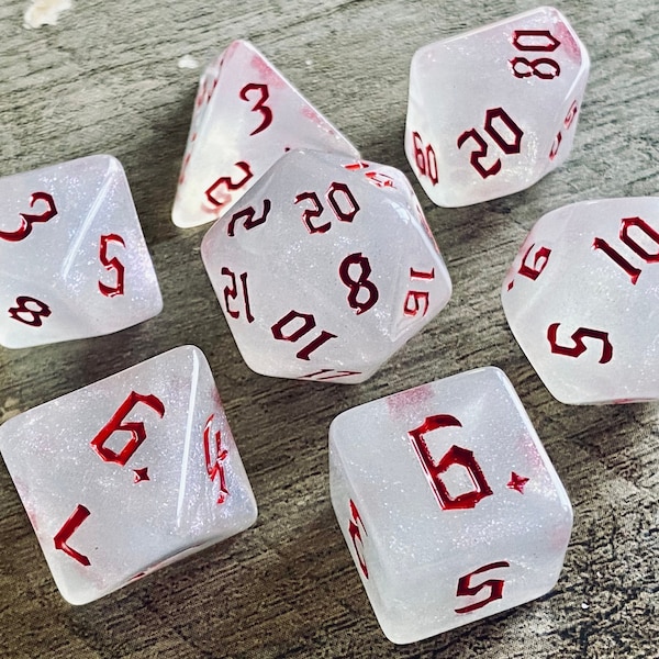 Juego de dados de vampiros para Dungeons & Dragons / Juego de dados poliédricos D20 para juegos de rol / ¡Blancos con fuente rojo sangre!