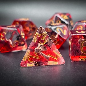 Jeu de dés D&D hache de guerre | Dés polyédriques D20 TTRPG | Charm hache à l&#39;intérieur !