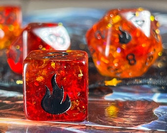 Juego de dados Fire Light DnD / Brillantina colorida, grabado de llamas / Juego de rol exclusivo de Dungeons & Dragons