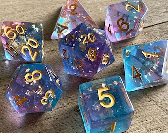 Set di dadi Cosmic Edge per Dungeons and Dragons / Set di dadi poliedrici D20 TTRPG a bordo dritto / Dadi Cosmic Square Edge con finta scaglie d'oro!