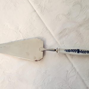 Hutschenreuther cake server porcelain handle vintage