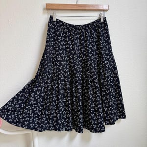 Darling 1980s Vintage Pleated Ditsy Floral Midi Skirt / Size 8/Small-Medium