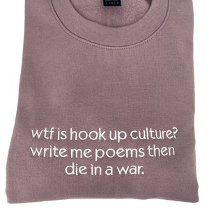 Schreibe mir Gedichte, dann die in einem Krieg besticktes Unisex-Shirt