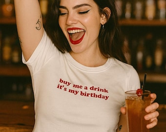 Crop Top Compleanno Donna Y2K 'Kiss Me Its My Birthday': Maglietta Maniche Corte Ragazza Compleanno, Taglie S-XXL - 5