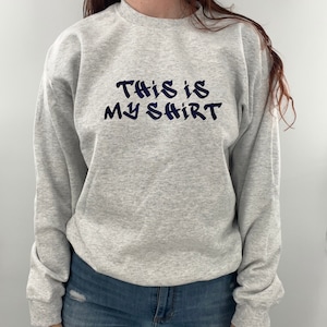 これは私のシャツです刺繍入りユニセックスTシャツまたはクルーネック