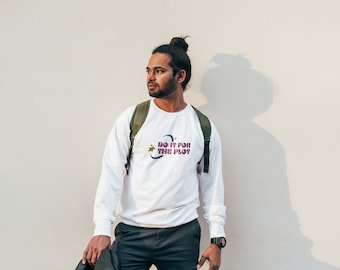 Do It For The Plot uniseks geborduurd T-shirt of sweatshirt met ronde hals