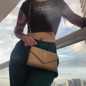 Tentando ser legal sobre isso camiseta para bebê