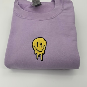 Bluza z haftowanym okrągłym dekoltem Smiley Drip Melty Face