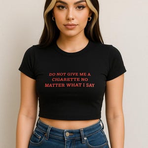 Camiseta curta para bebê "Não me dê um cigarro, não importa o que eu diga"