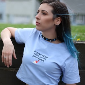 I&#39;m Gonna Tell Your Mother You&#39;re a Jerk To Women Embroidered Crop Top