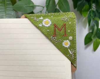 Flower Embroidery Bookmark, Personalized Letter Manual Bookmark, Small Daisy Corner Decoration, Artistic Bookmark, Beautiful Bookmark, Gift