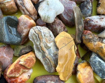 1lb rough variety packs. 1lb of Arizona Agates, Jaspers, Quartz, Hematite, petrified wood, etc.