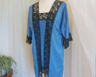 2 piece Vintage 1960's Lace Lingerie / short slip and robe in electric blue and black / Size M