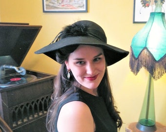 Stunning and Sassy Vintage Black Hat with Rooster Feathers / wide brim / flexible / pinup / 100% wool