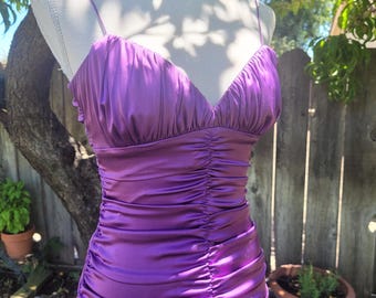 Vestido de seda fruncido de la colección Y2K de Nicole Miller