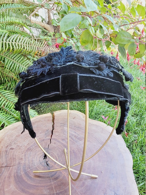 Vintage 1960's Black Velvet Saddle Hat - image 6