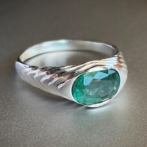 Natural Colombian Emerald 925 sterling silver handmade womens ring green gemstone solitaire promise ring perfect gift for her