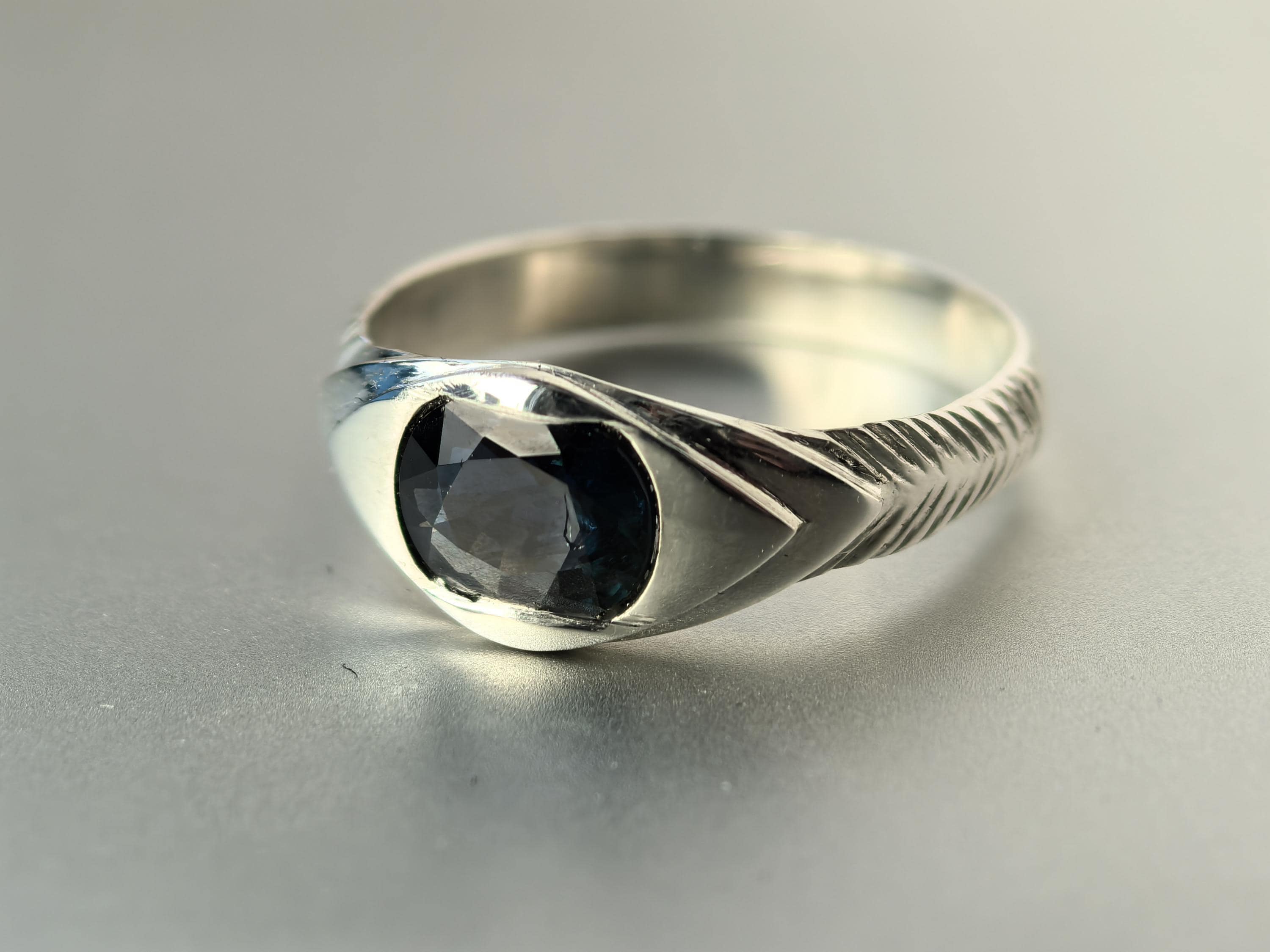 1,89 ct Natural Unheated Blue Sapphire mens of womens 925 silver ring blue gemstone engagement promise ring beautiful gift