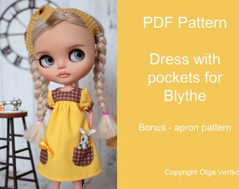 Puede incluir: Patrón PDF para un vestido amarillo con bolsillos para muñecas Blythe. El vestido tiene un ribete a cuadros marrones y blancos y un bolsillo a cuadros marrones y blancos. El patrón también incluye un patrón de delantal adicional. Copyright Olga Vertkova.