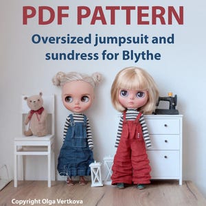Puede incluir: Patrón PDF para un mono y un vestido de verano de gran tamaño para muñecas Blythe. El patrón incluye dos muñecas que llevan los atuendos, una en denim y otra en rojo.
