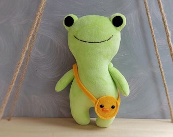 Plush Frog with duck bag Pdf pattern and tutorial, plush frog sewing tutorial, stuffed animal pattern, easy pattern, plushie pattern