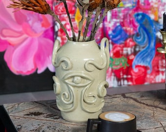 Sculpturale handgemaakte keramische vaas, steengoed, groene citroen, sculpturale vaas