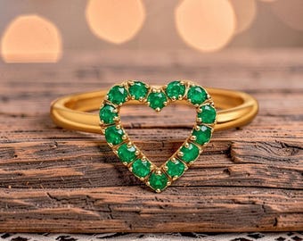 Anillo de corazón de esmeralda en oro de 14 quilates, anillo abierto con esmeralda, delicado anillo de promesa, regalo de aniversario para ella, joyería minimalista hecha a mano.
